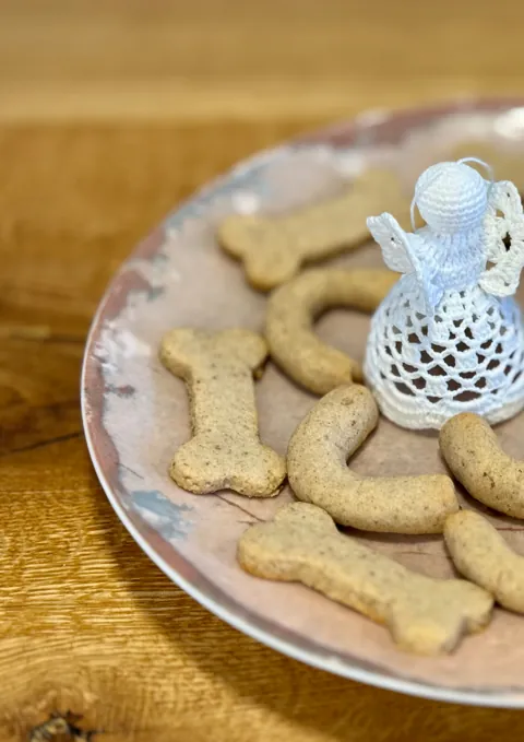 Cukroví na talíři podle receptů z knihy